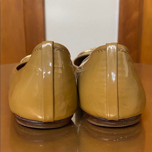 Tory Burch Pacey Ballet Flat Black Tan Patent Leather Cap Toe Gold Logo Preppy - Picture 5 of 11